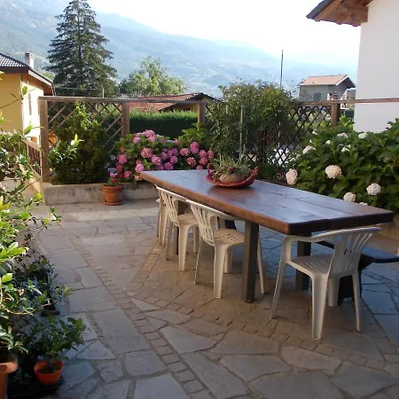 Les Hirondelles Bed & Breakfast *