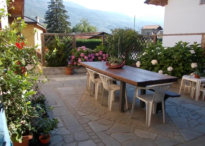 Les Hirondelles Bed & Breakfast *